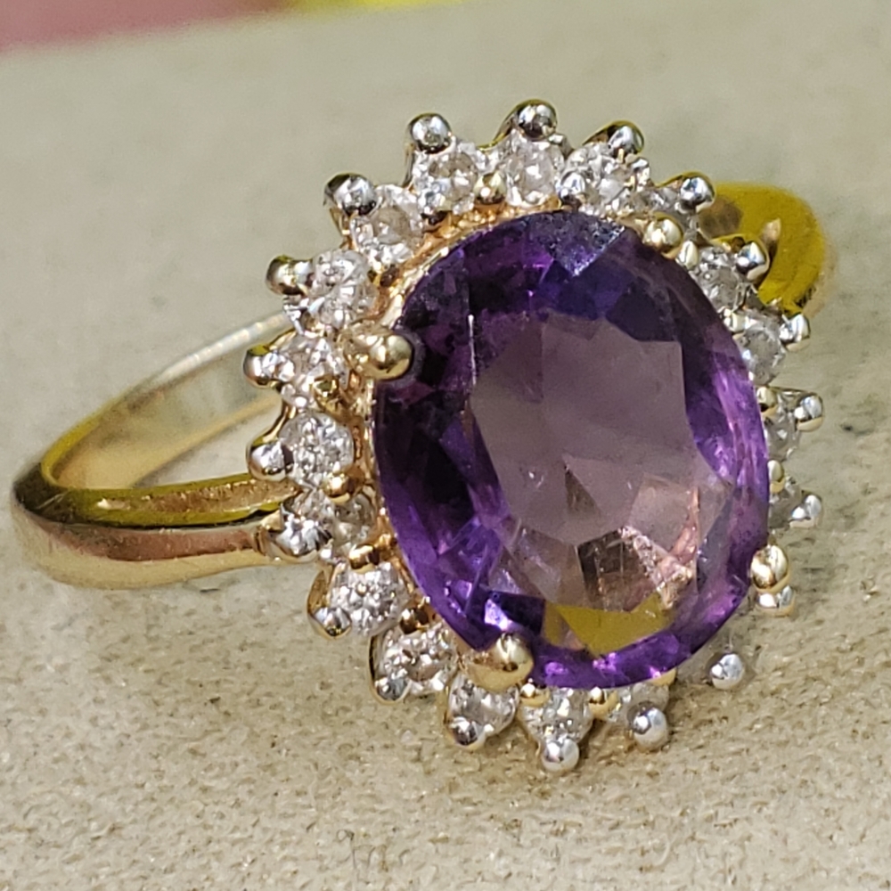 14k yg oval shape amethyst with diamond halo ring